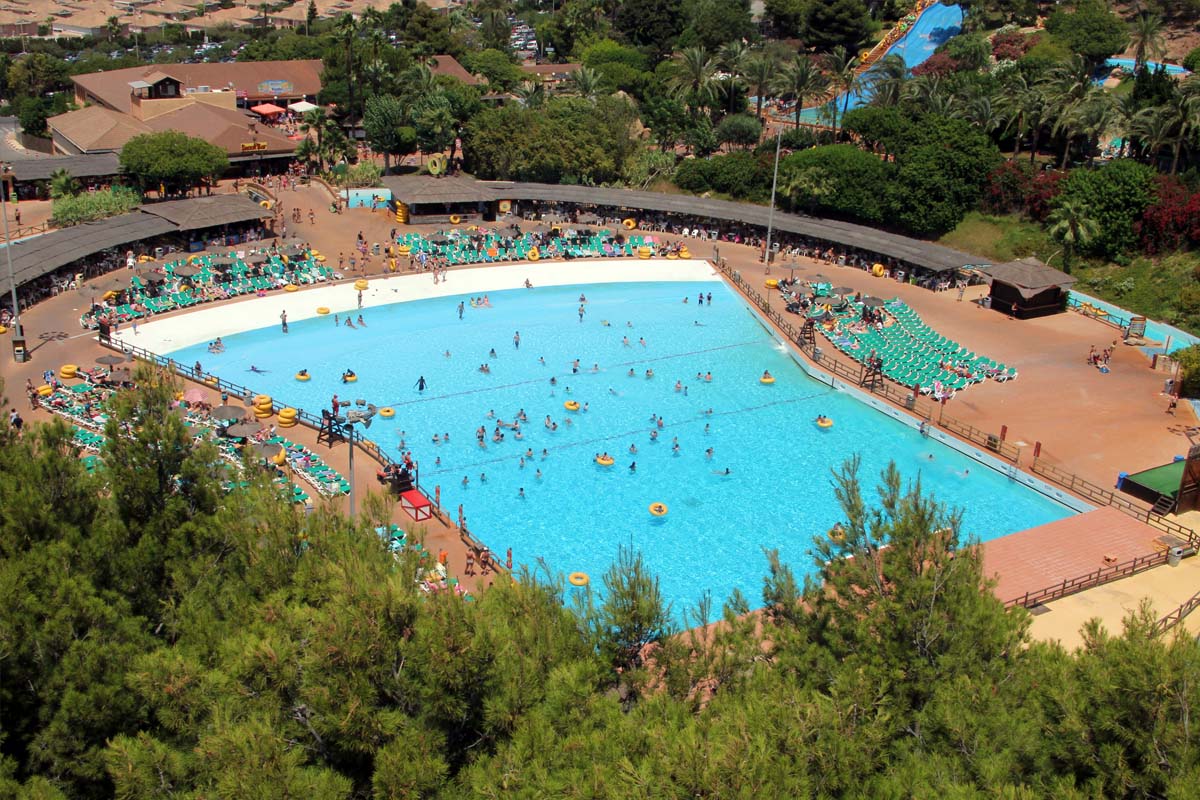 Piscina con olas Aqualandia